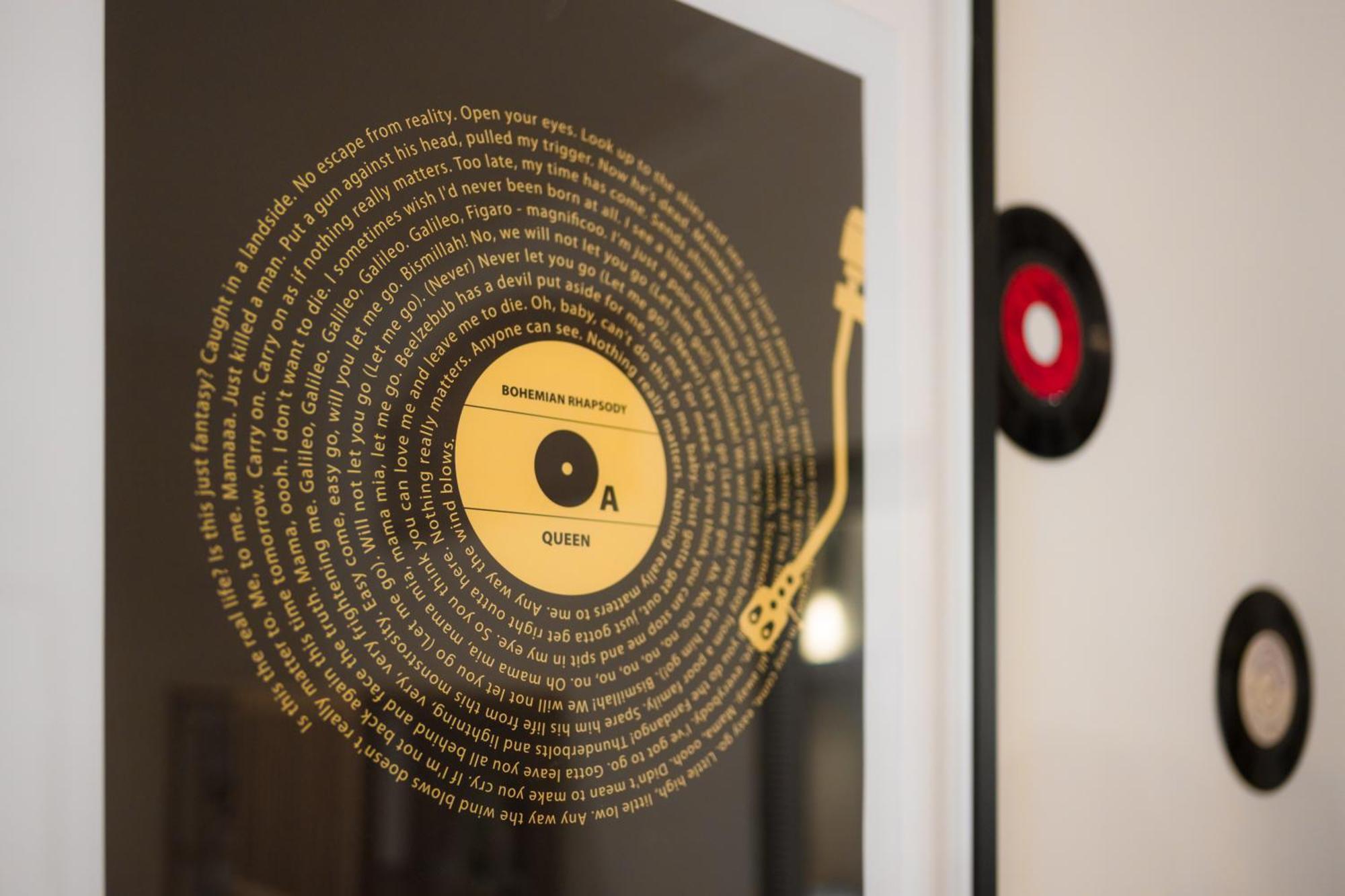 Vinylove Thorn